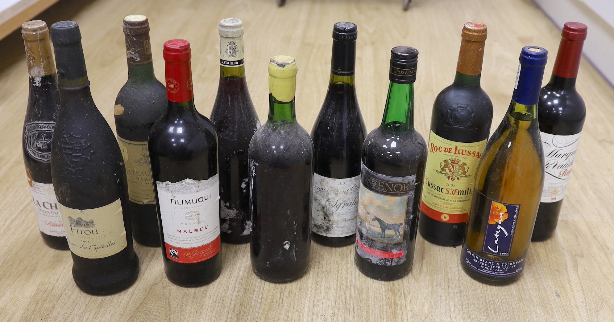 Eleven bottles of wine, to include a 75cl bottle of 2016 Marqués de Valido, a 75cl bottle of 1989 Chateau Richet Margaux, and others